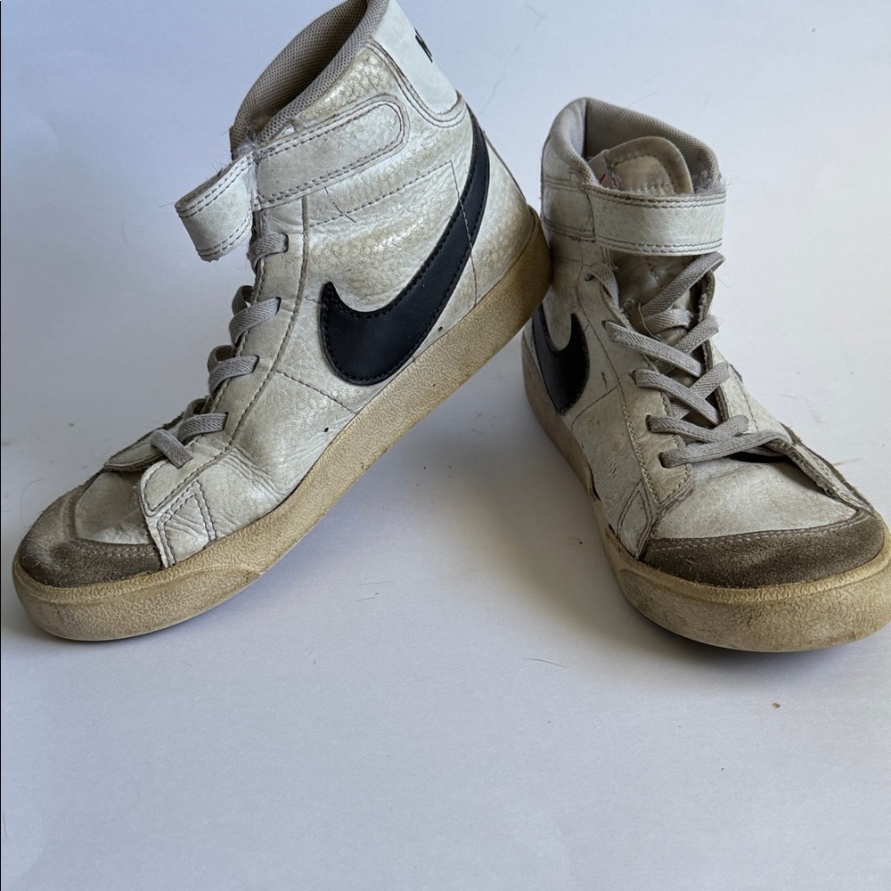 Nike Kids Black and White Blazer Mid ‘77 Shoes